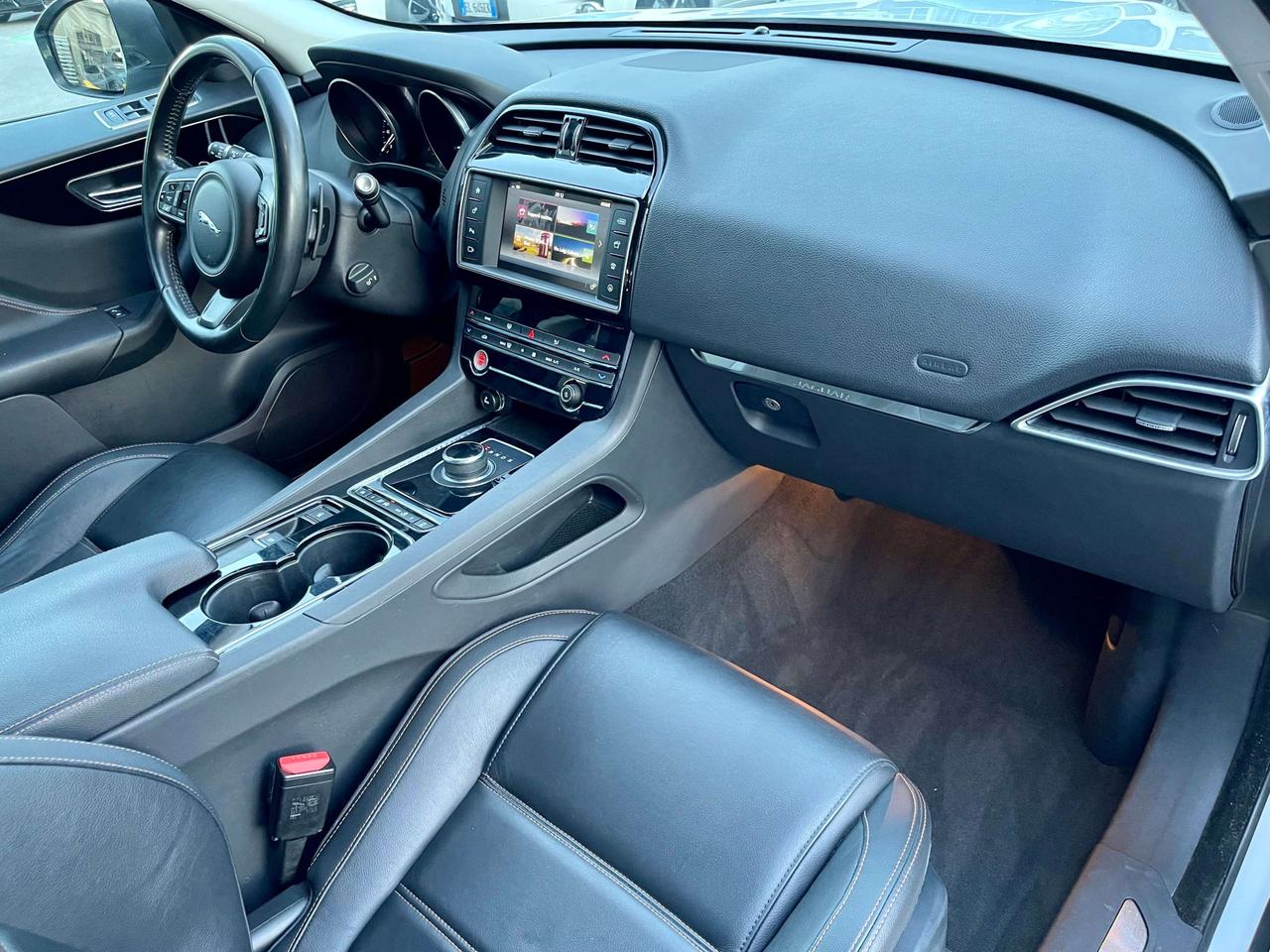 Jaguar F-Pace F-Pace 2.0d Portfolio awd 180cv auto CATENA NUOVA
