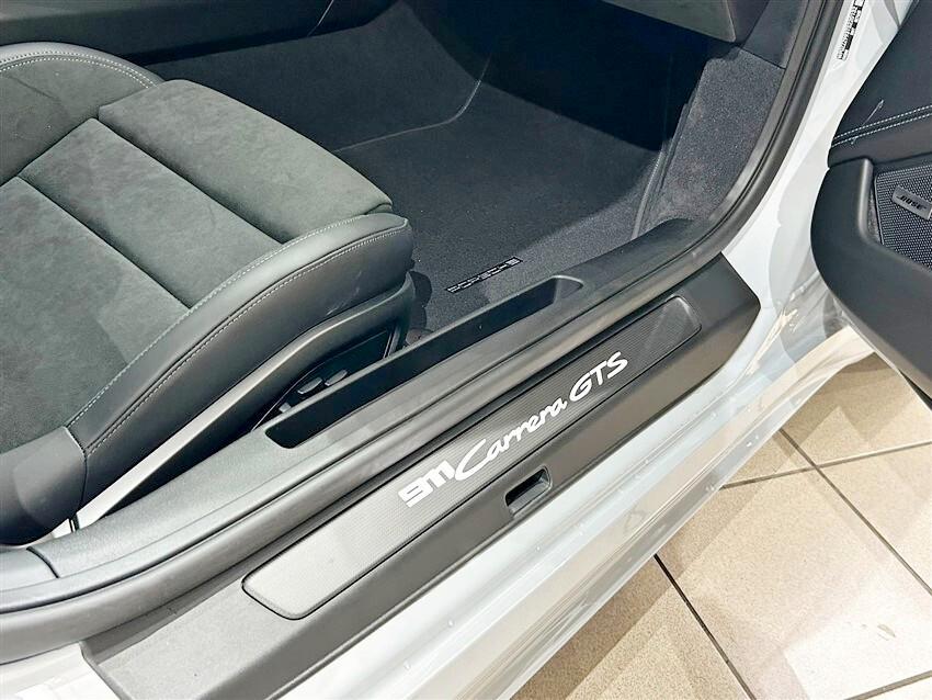 Porsche 911 Carrera GTS