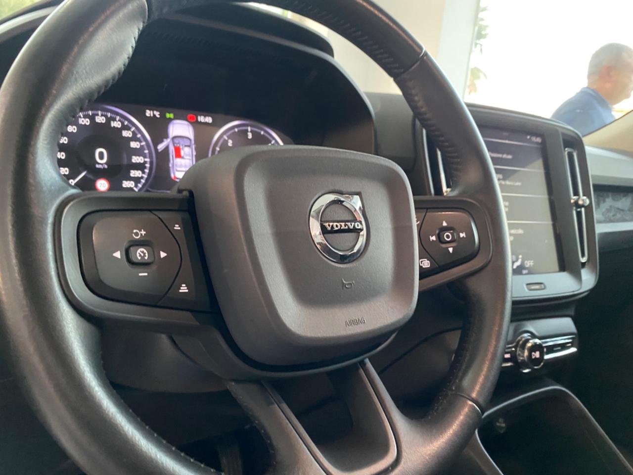 Volvo XC40 2.0D 150cv auto. Iscription FULL LED/CAM2020