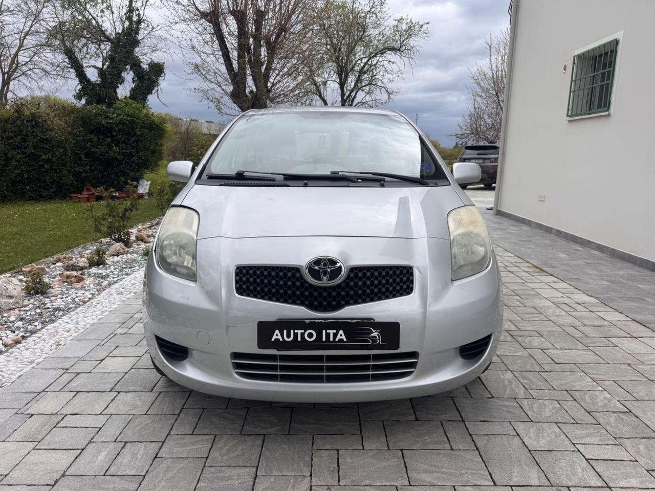 Toyota Yaris 1.0 5 porte Sol OK NEOPATENTATI