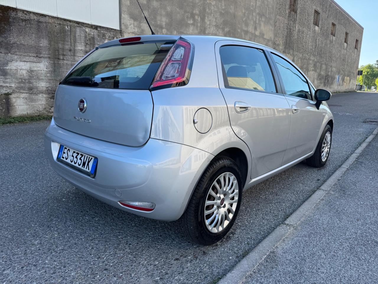 Fiat Punto idonea ai neopatentati gomme nuove