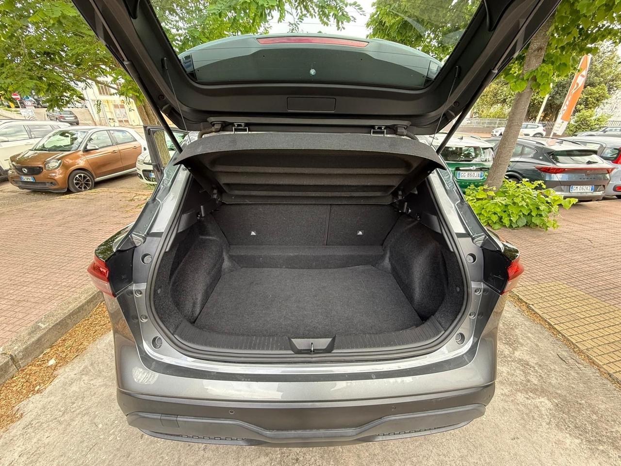 Nissan Qashqai KM 40.000! HYBRID