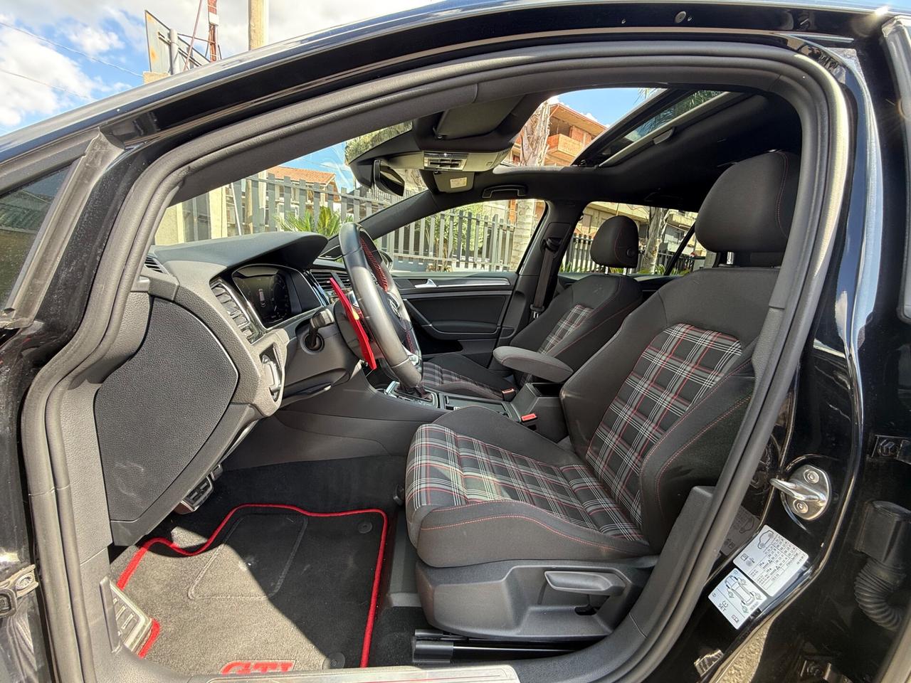 Volkswagen Golf GTI 2.0 TSI BlackStyle