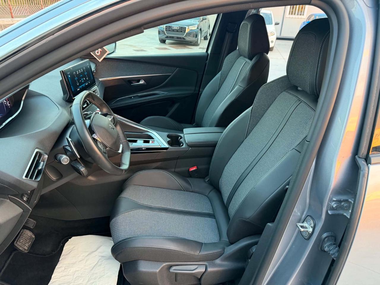 Peugeot 3008 1.5 130CV -AT8- ALLURE PACK
