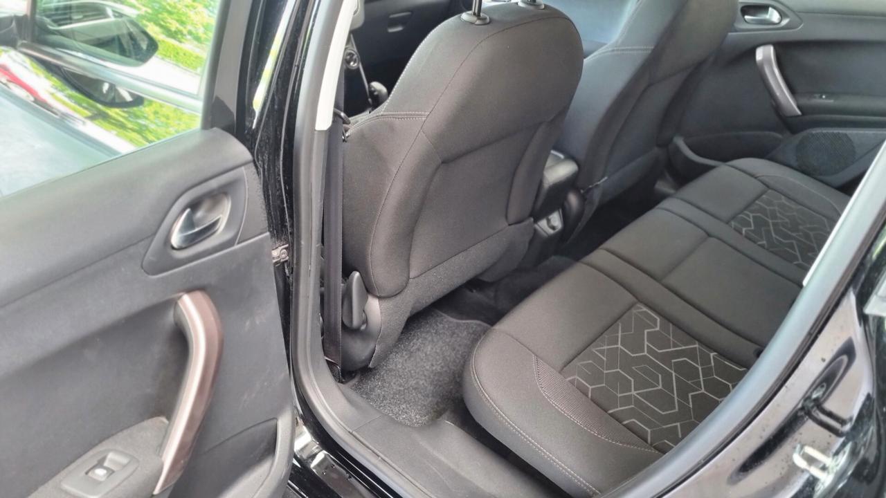 Peugeot 2008 1.2 KM 31.600 UNICO PROPRIETARIO,DISTRIBUZIONE FATTA