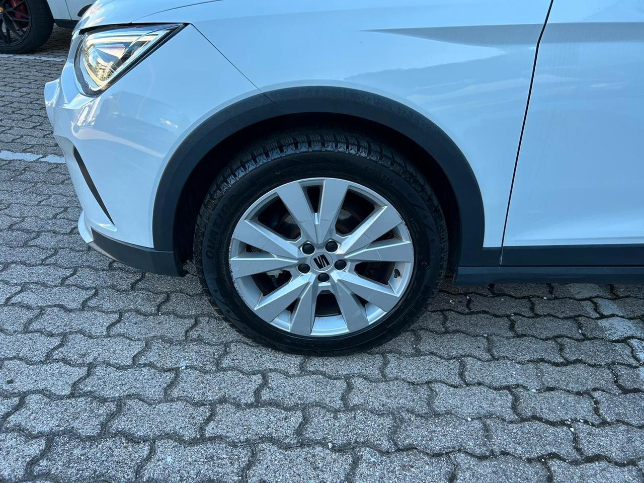 SEAT Arona 1.0 ecotsi 110cv dsg FARO DX GUASTO