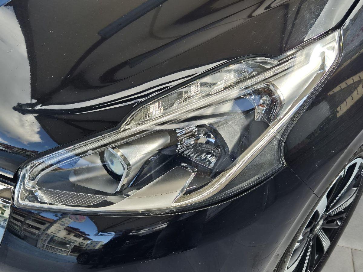 PEUGEOT - 208 - BlueHDi 100 S&S 5p. GT Line
