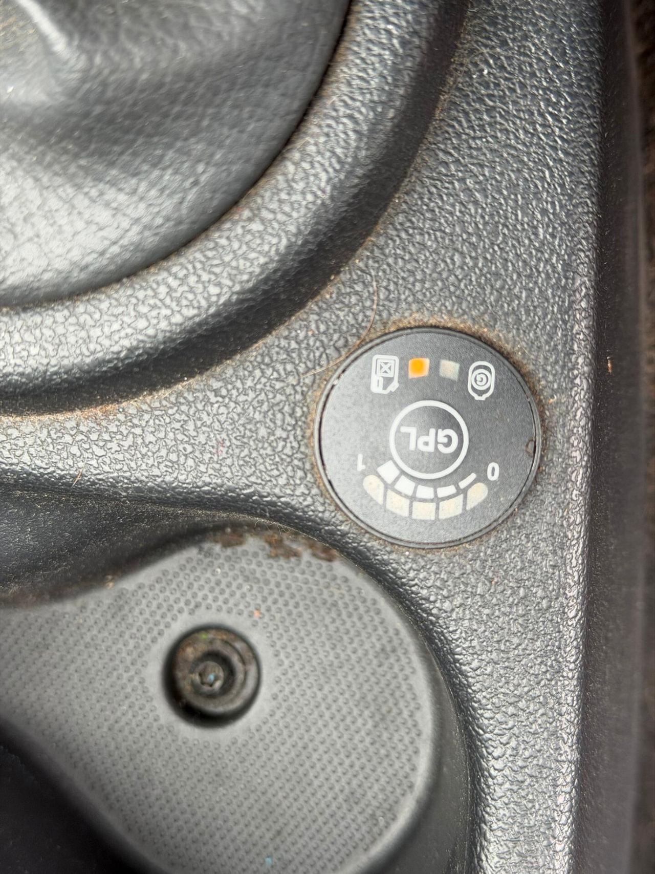 Dacia Sandero 1.2 16V GPL 75CV Embleme