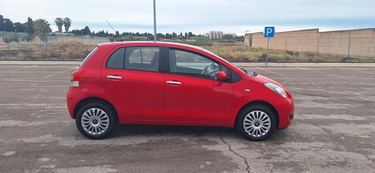 Toyota Yaris 1.3 5P. Sol NEOPATENTATI