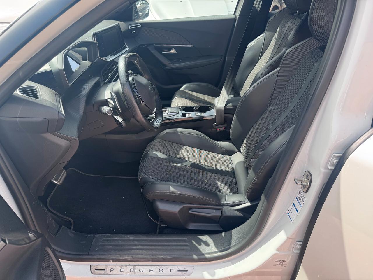 Peugeot 2008 BlueHDi 130 S&S EAT8 GT