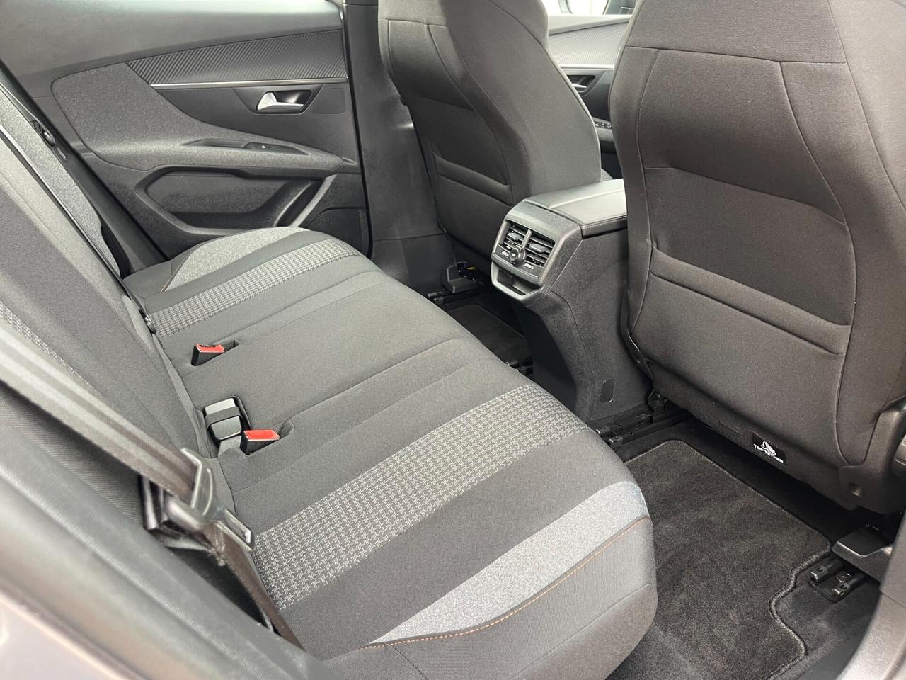 Peugeot 3008 BlueHDi 130 S&S EAT8 Active Business