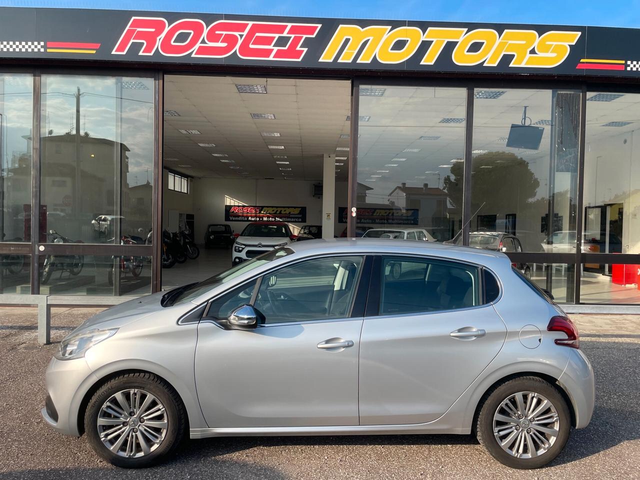 Peugeot 208 PureTech 82 5 porte Allure X NEOPATENTATI
