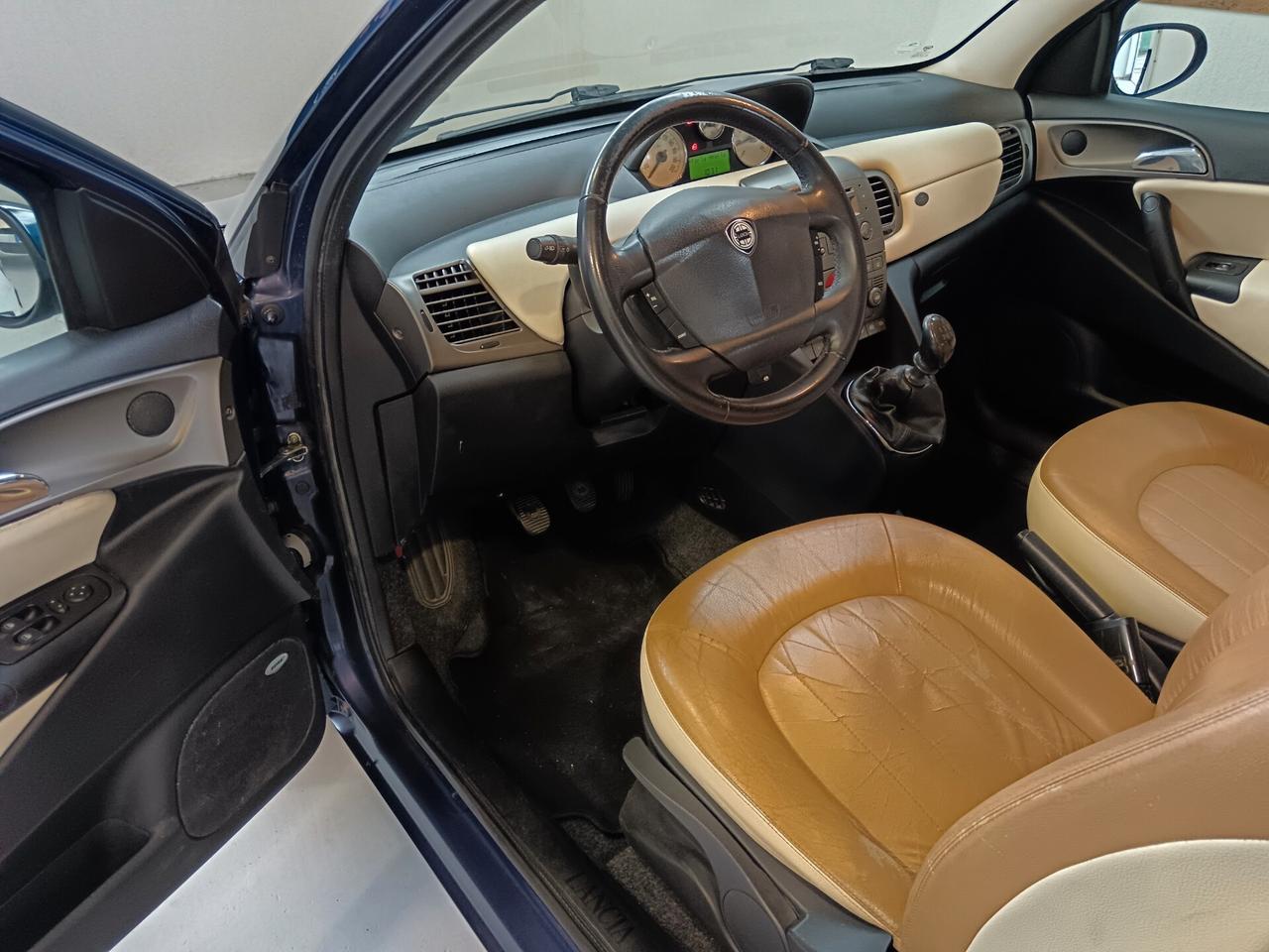 Lancia Ypsilon 1.2 16V Platino