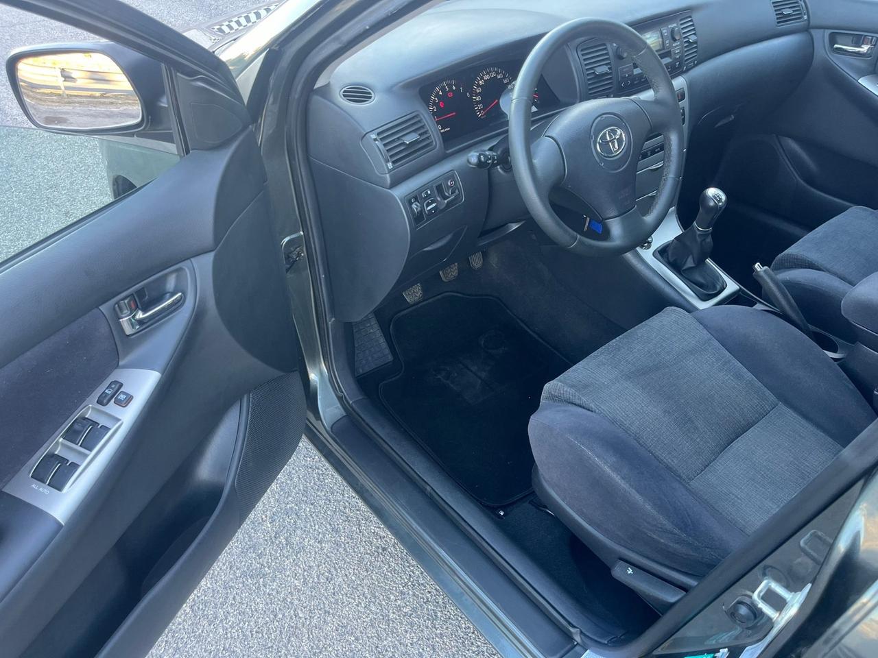 Toyota Corolla 1.4 16V 5 porte Unipro 2004