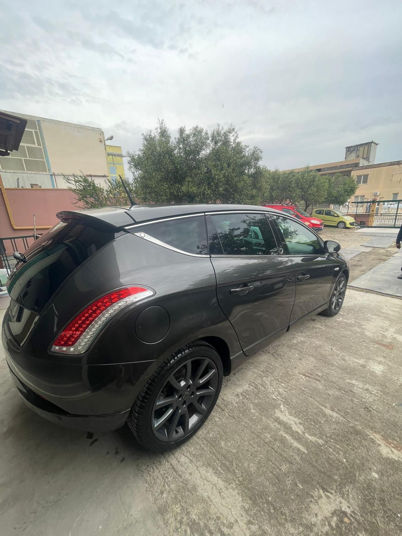 Lancia Delta 1.9 MJT Twinturbo DPF Gold