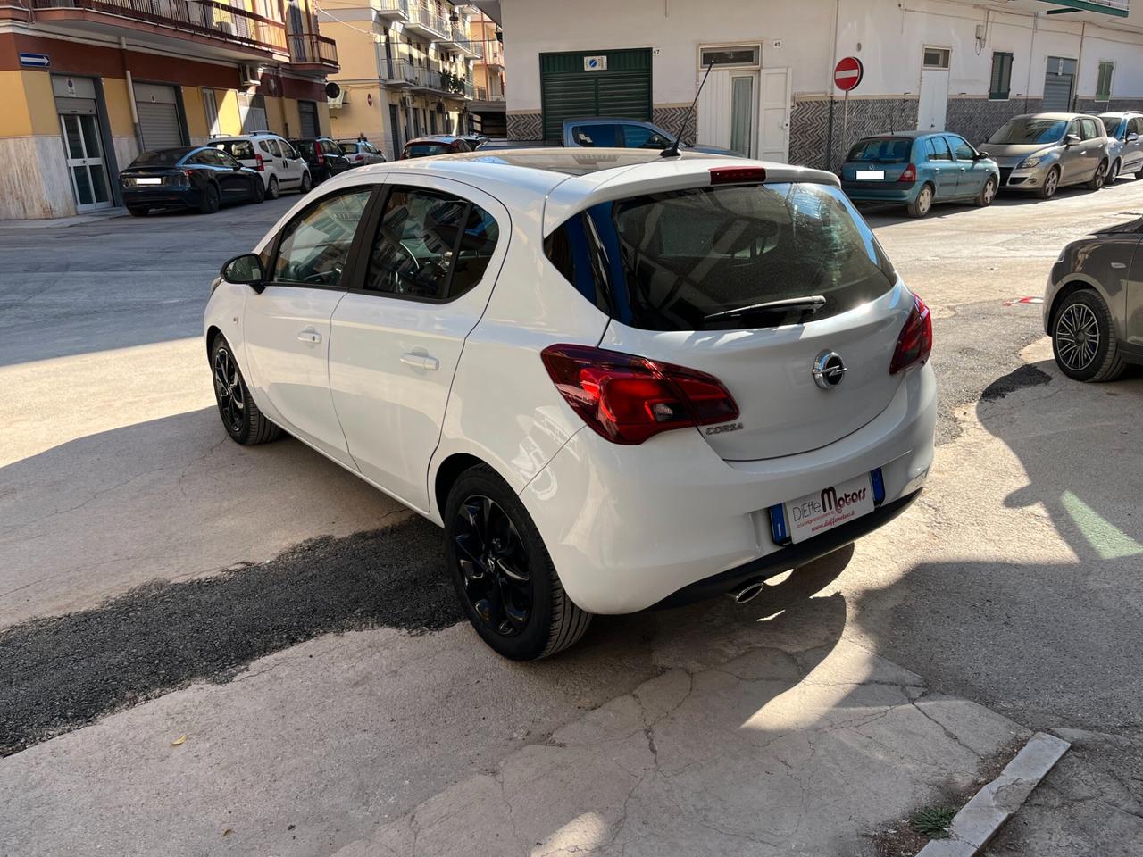 Opel Corsa 1.4 90CV 5 porte Black Edition