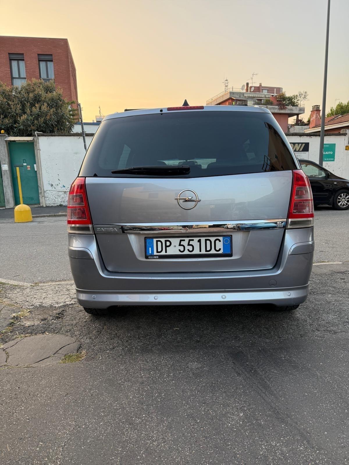 Opel Zafira 1.8 16V VVT Cosmo - 7 POSTI