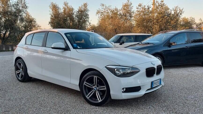 Bmw 118d 5p. Unique