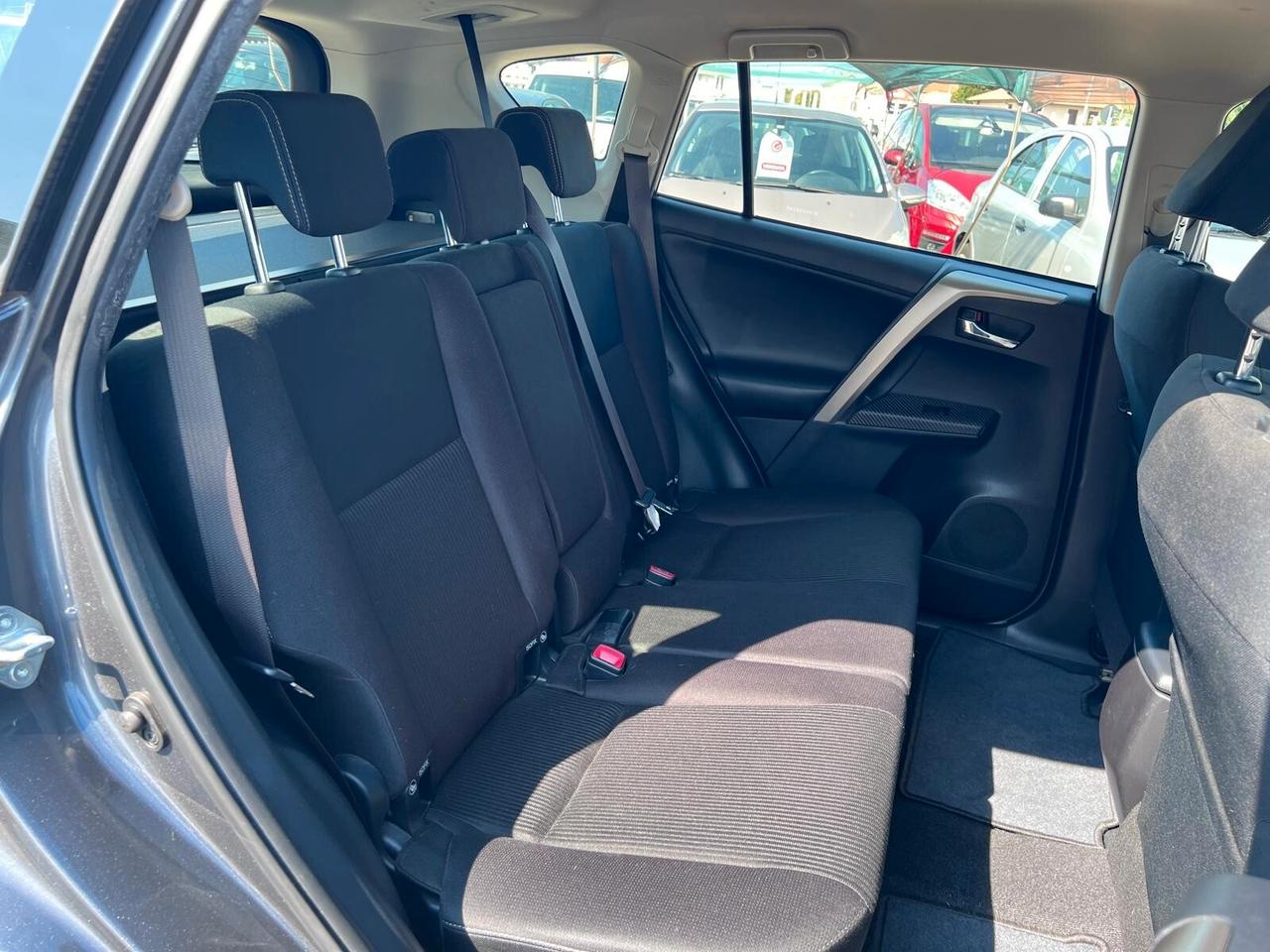 Toyota RAV 4 RAV4 2.0 D-4D 2WD Style White Ed.