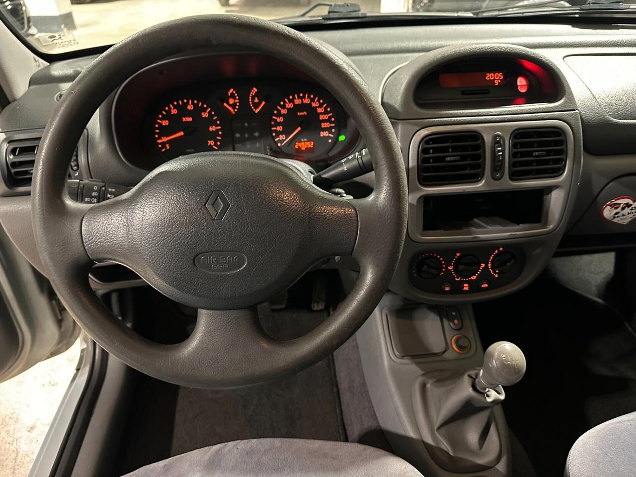 Renault Clio 1.2 BENZINA - DISTRIBUZIONE FATTA A 200.000KM