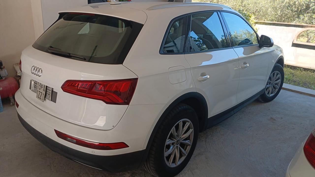 Audi Q5 2.0 TDI 150 CV Business
