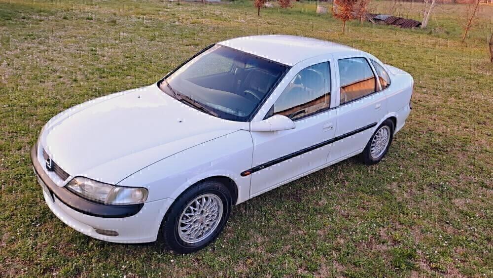 Opel Vectra 1.8i 16V cat 4 porte CD CLIMA BEN TENUTA