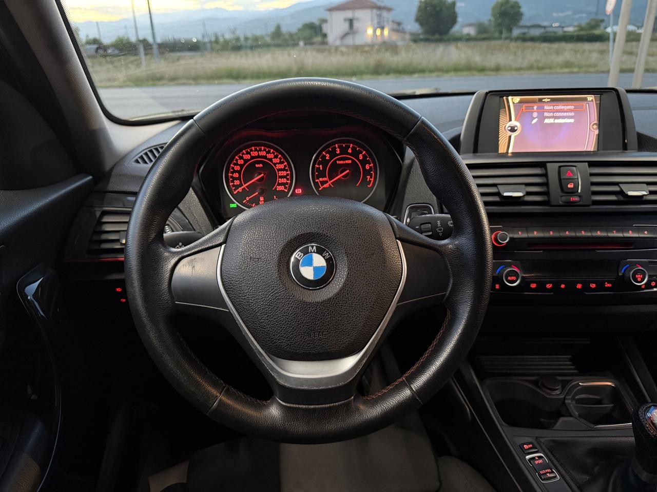 Bmw 116i 5p. Sport 135cv total black