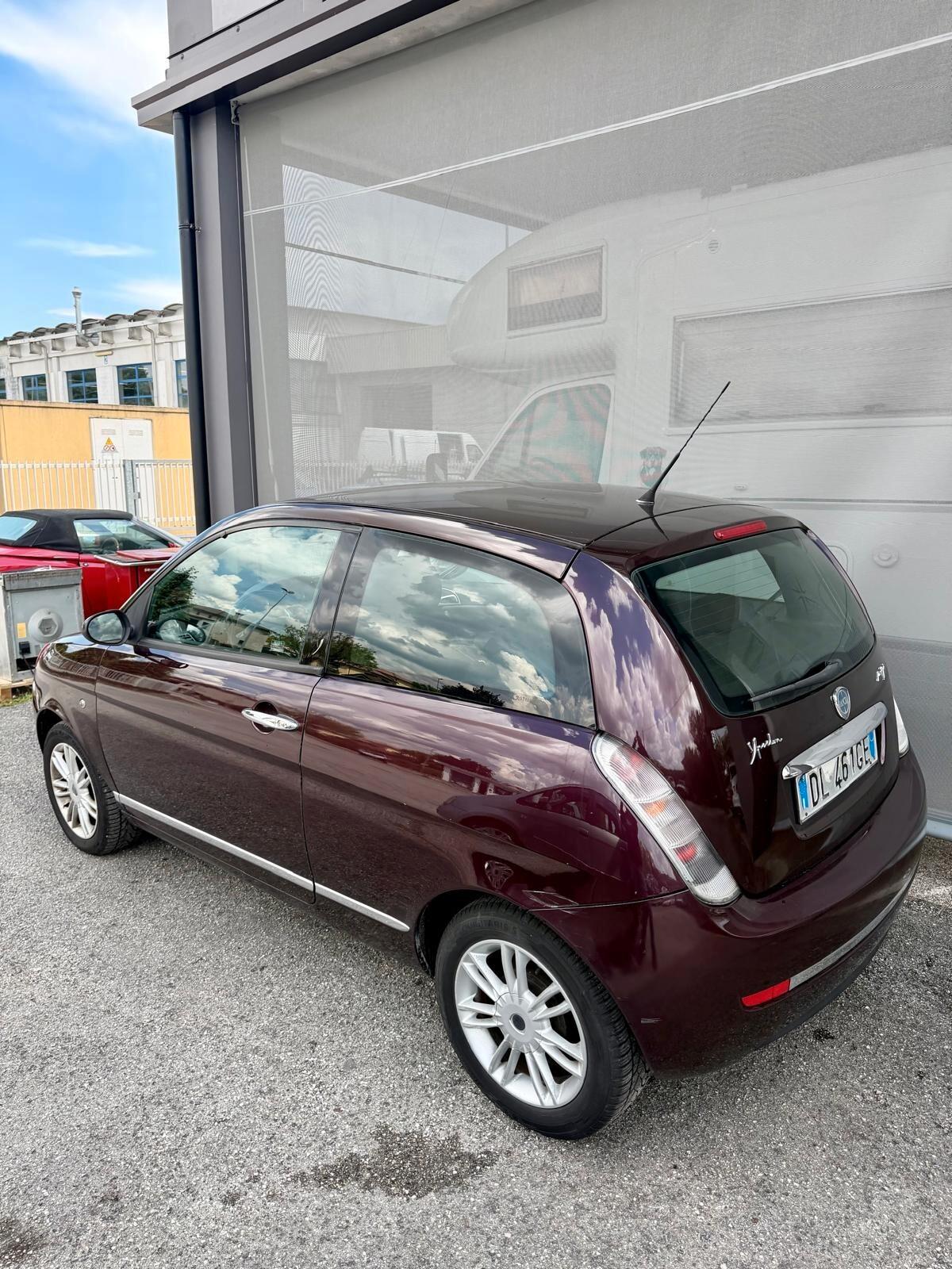Lancia Ypsilon 1.3 MJT 75 CV Platino