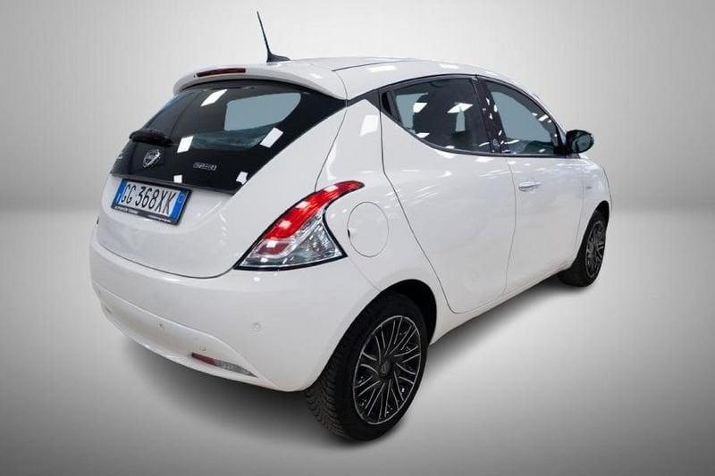 Lancia Ypsilon 1.0 firefly hybrid Gold s&s 70cv