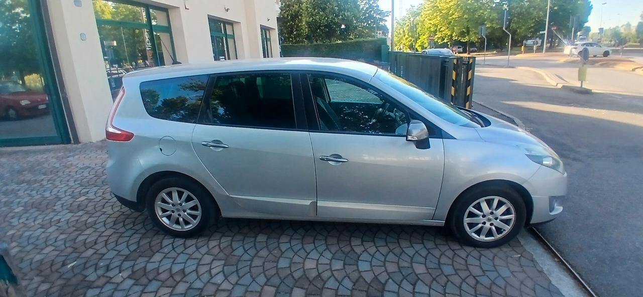 Renault Gran Scenic 7 posti neopatentati
