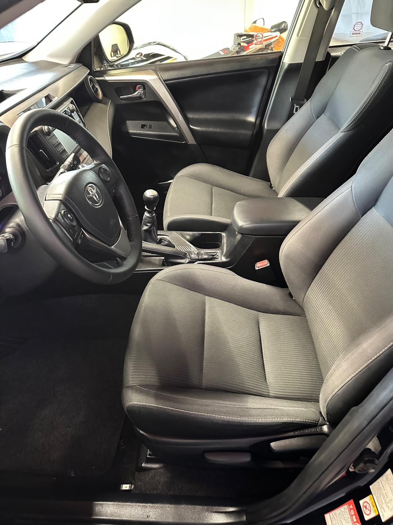 Toyota RAV 4 RAV4 2.0 D-4D 2WD Style UNIPRO