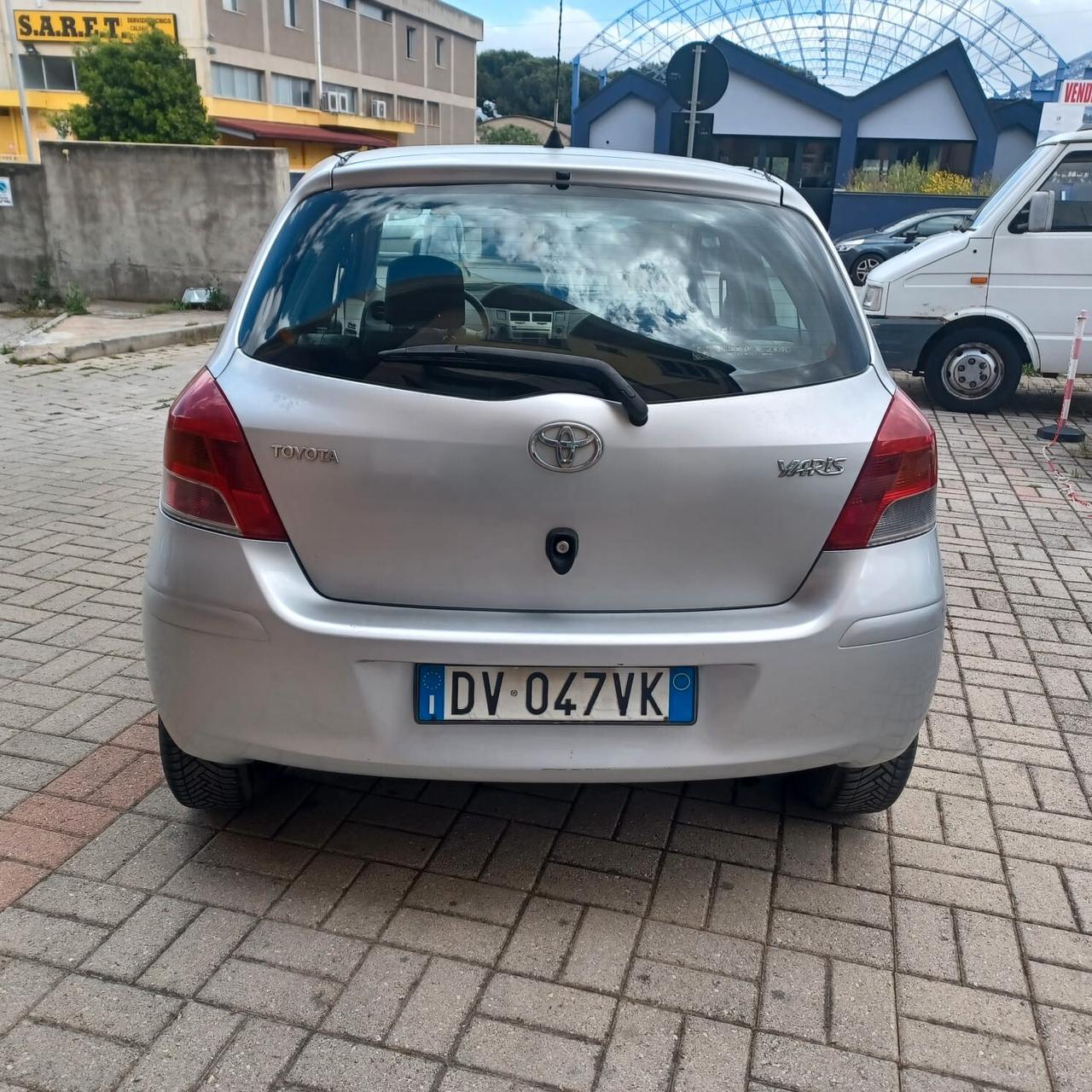 NEOPATENTATI YARIS 1.0 5 PORTE BEN CONSERVATA