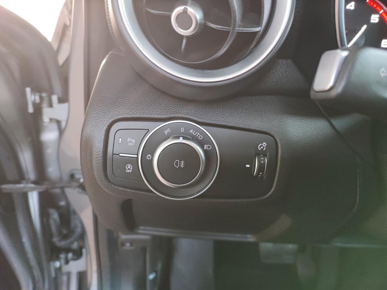 Alfa Romeo Giulia 2.2 Turbodiesel 180 CV AT8 Business Sport Launch Ed.