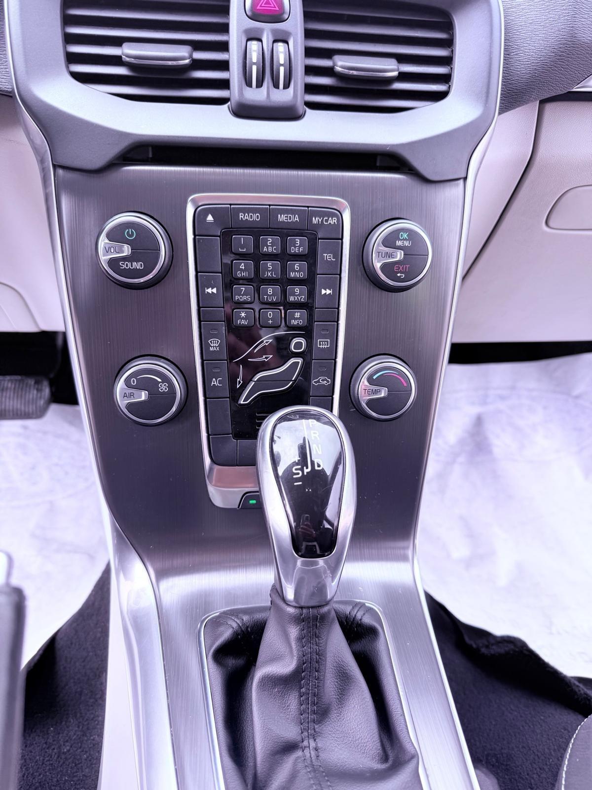 Volvo V40 D2 1.6 Powershift Summum
