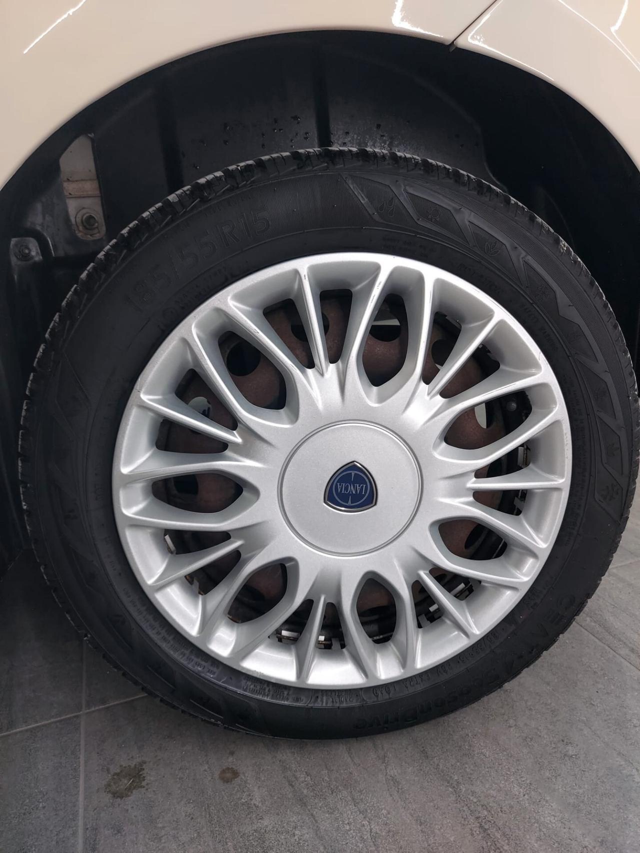 Lancia Ypsilon 1.2 69 CV 5 porte GPL Ecochic Silver