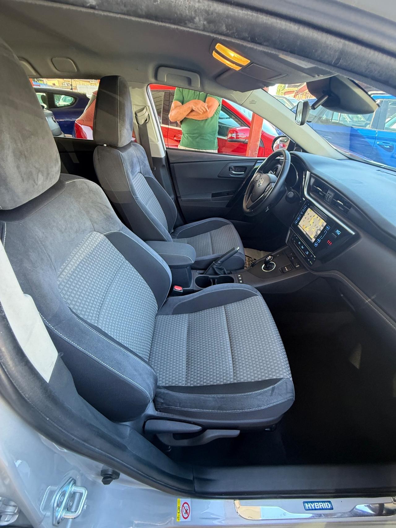 Auris Touring Sports 1.8 Hybrid Lounge-70 mila km -unipro
