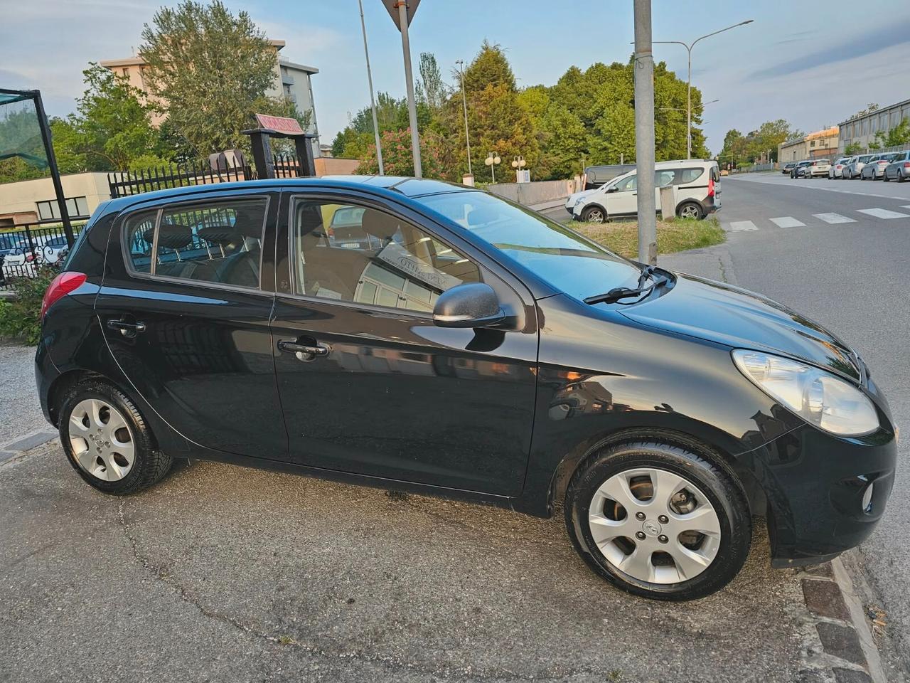 Hyundai i20 1.2 75cv Comfort*Clima*Cerchi*Navi*Neopatentati
