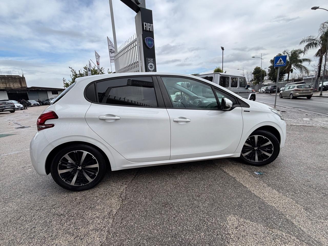 Peugeot 208 PureTech 82 5 porte Allure