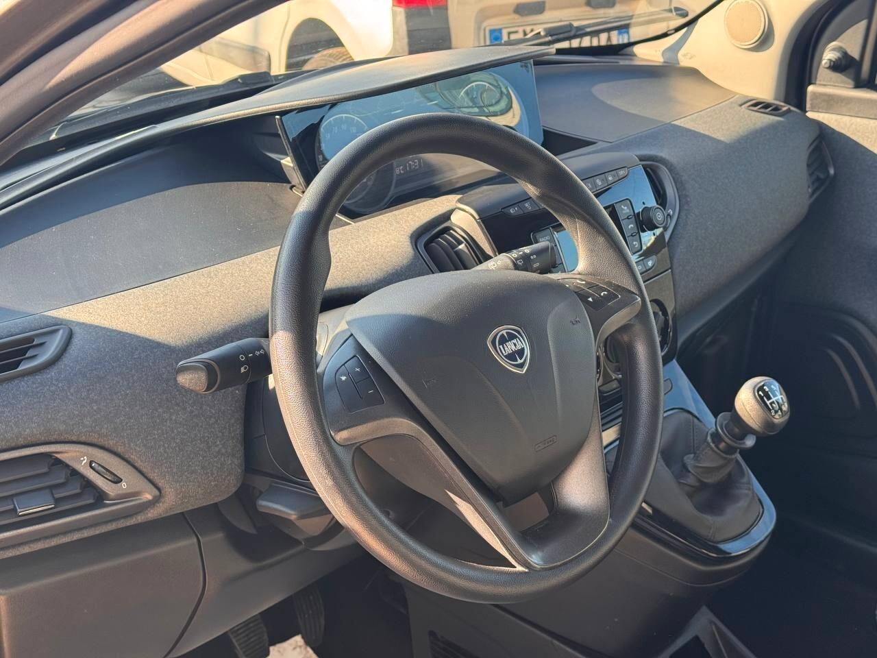 Lancia Ypsilon 1.0 FireFly 5 porte S&S Hybrid Ecochic Silver
