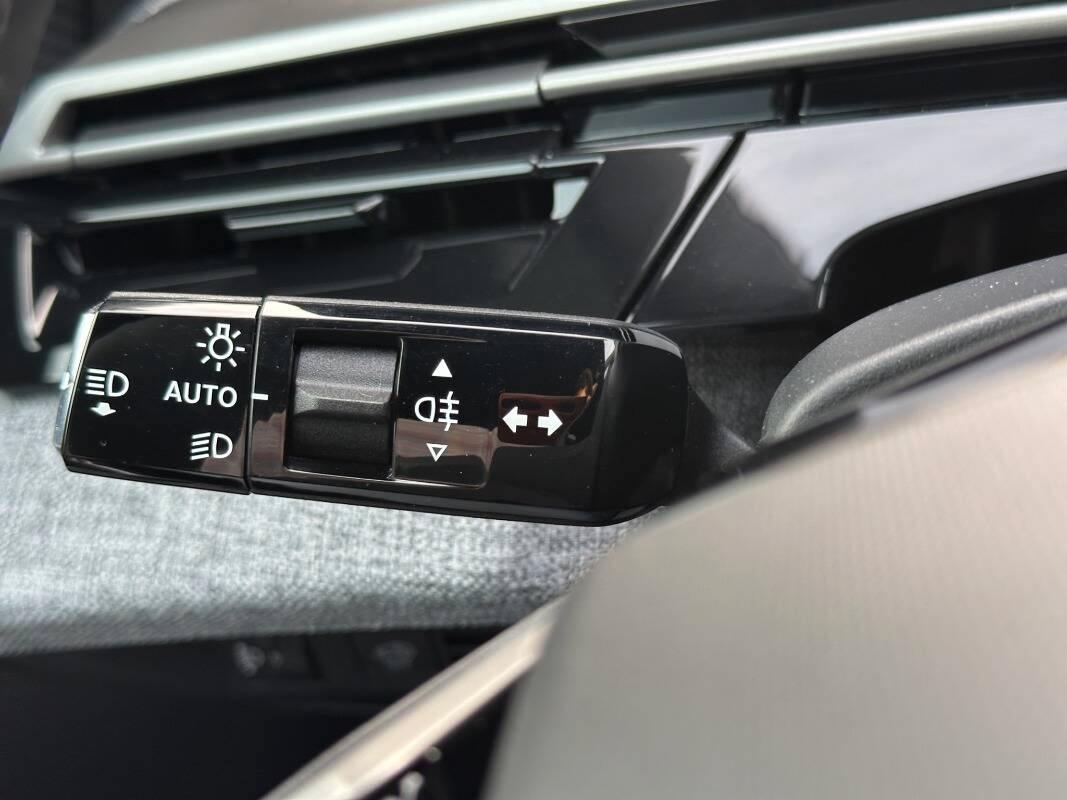 Peugeot 3008 1.2 hybrid Allure 145cv Automatica con Telecamera