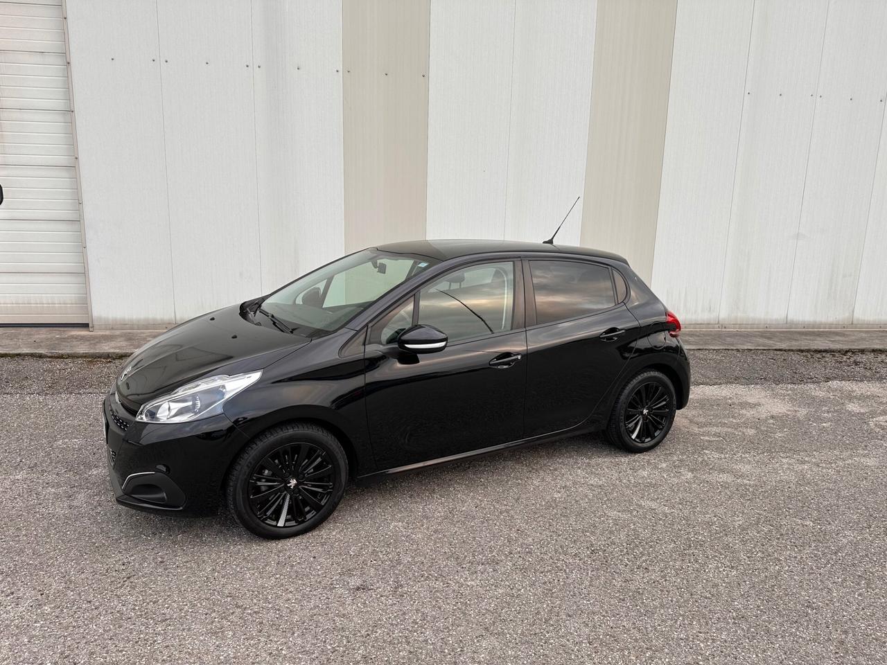 Peugeot 208 BlueHDi 75 5 porte Black Line