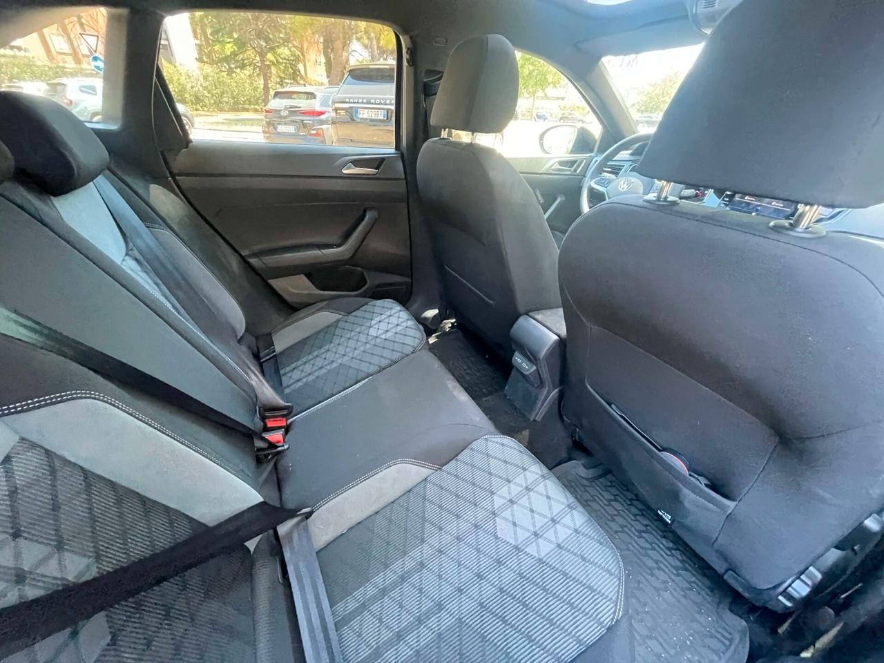 Volkswagen Taigo 1.0 tsi R-Line Plus 115cv TETTINO NEOPATENTATI