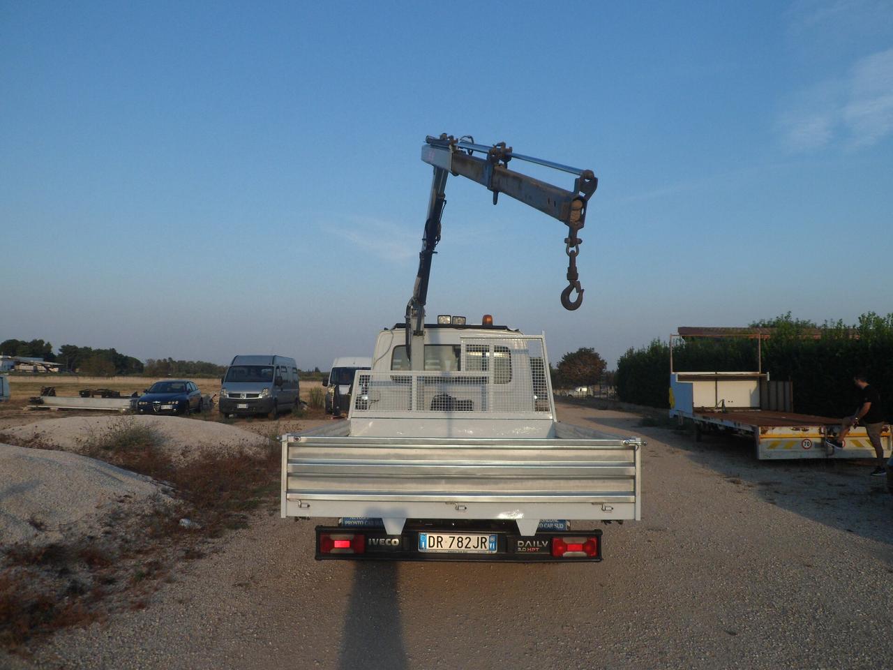 Iveco Daily 35c18 doppia cabina cassone con gru