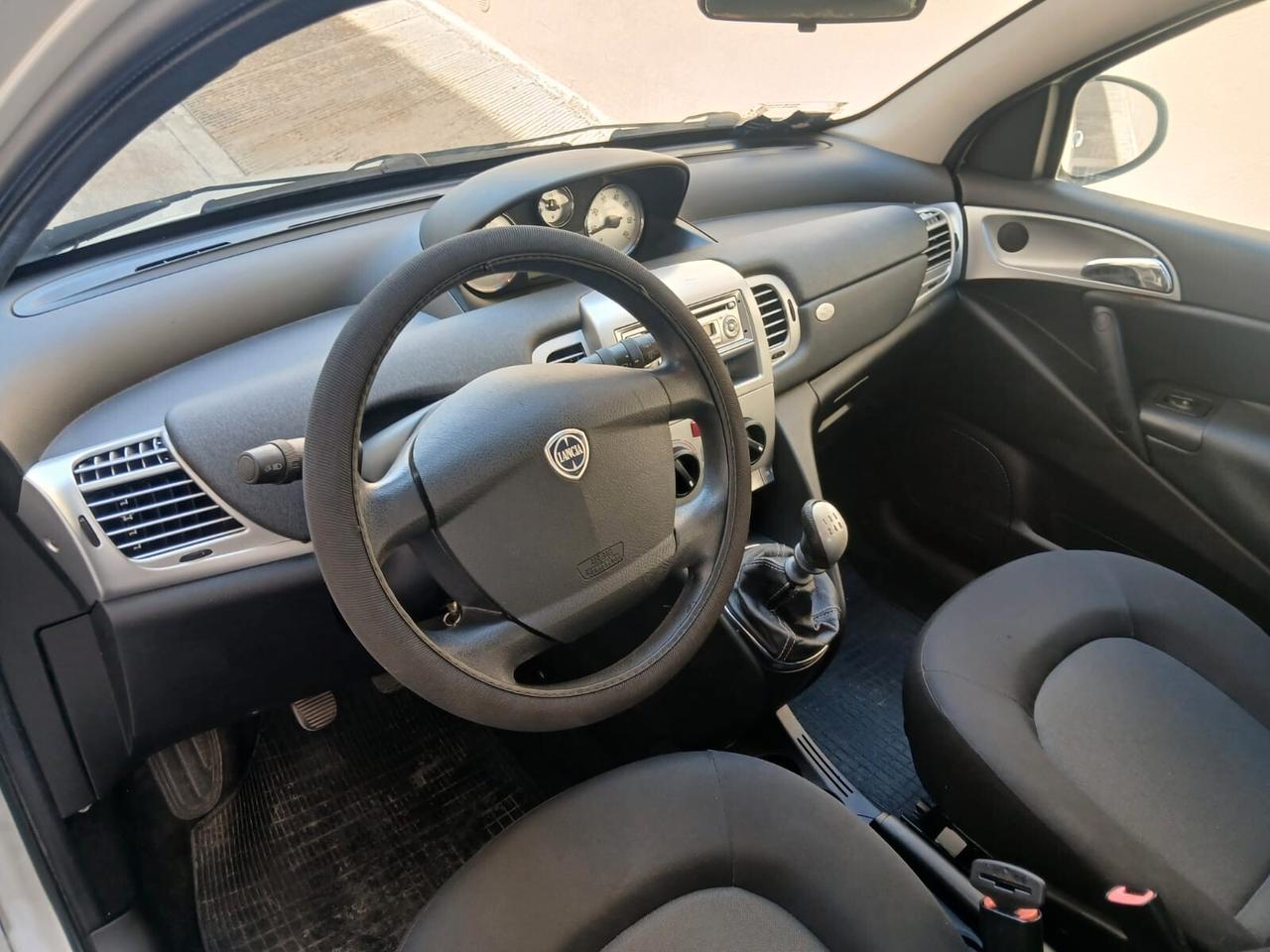 Lancia Ypsilon 1.2 69 CV Unyca