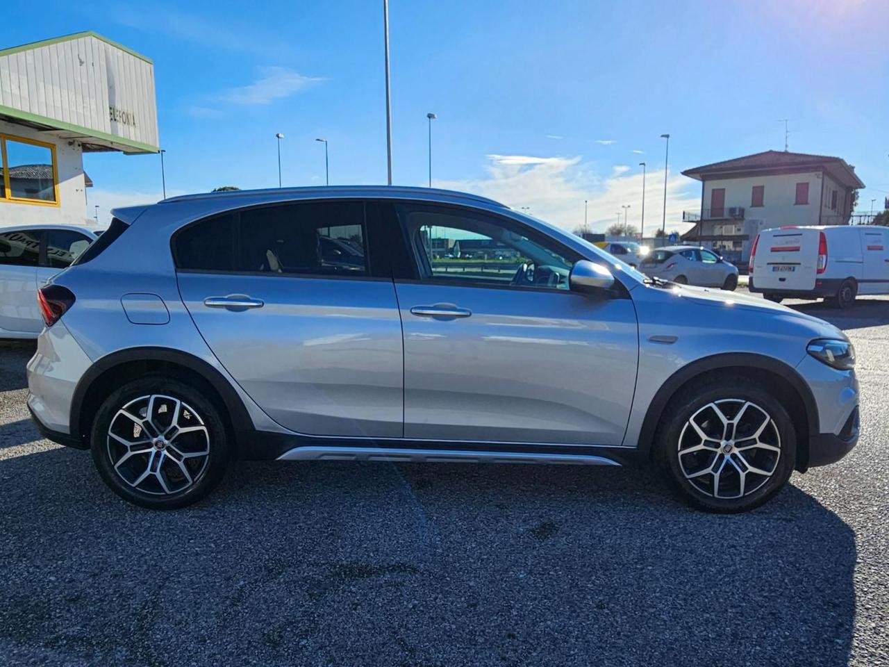 Fiat Tipo 1.0 5 porte Cross/ FULL OPTIONAL!