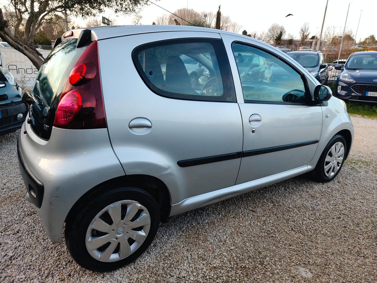 Peugeot 107 1.0 68CV 5p. CAMBIO AUTOMATICO SOLO 79000KM UNIPRO