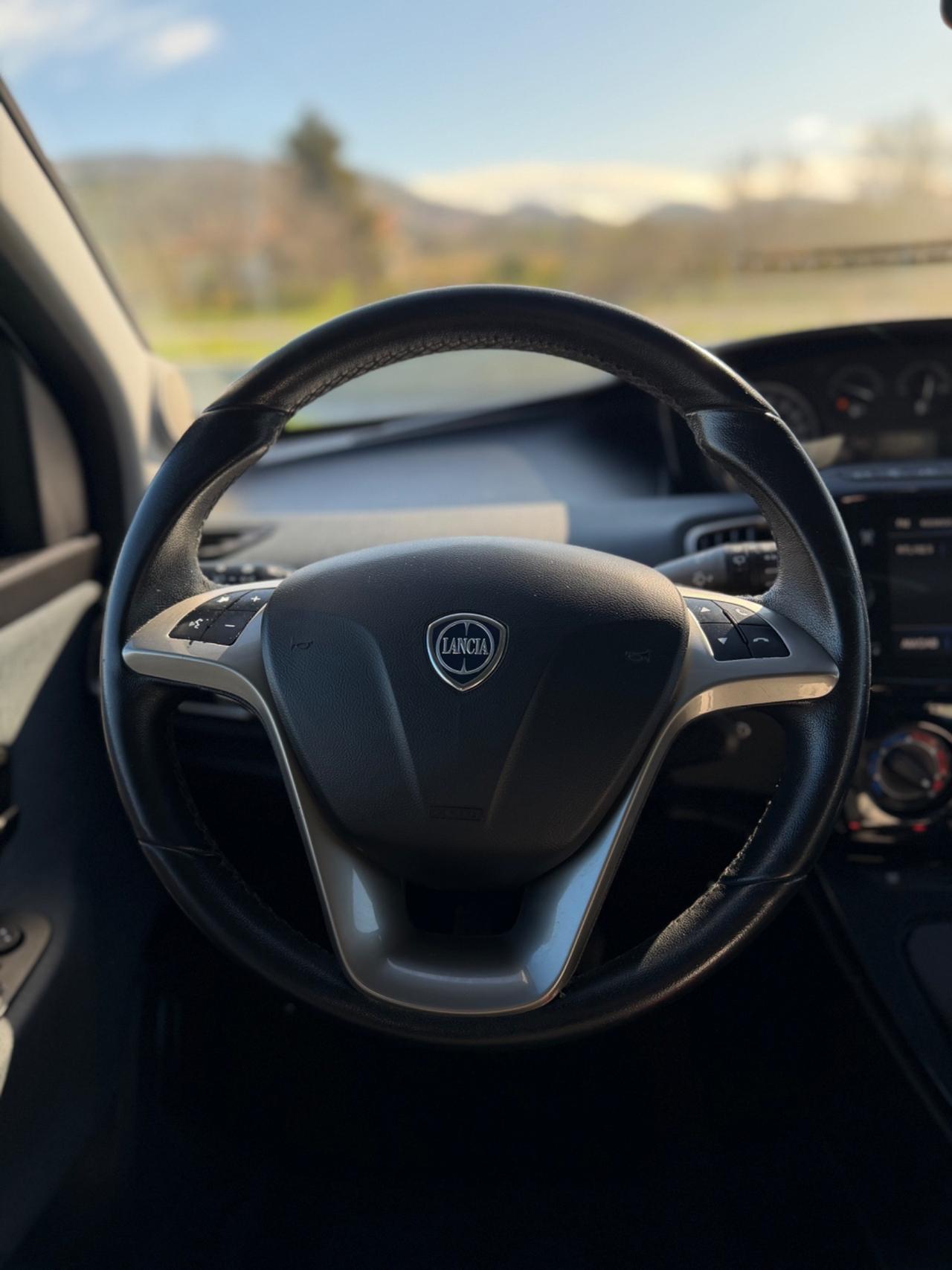 Lancia Ypsilon 1.0 Hybrid Ecochic Gold