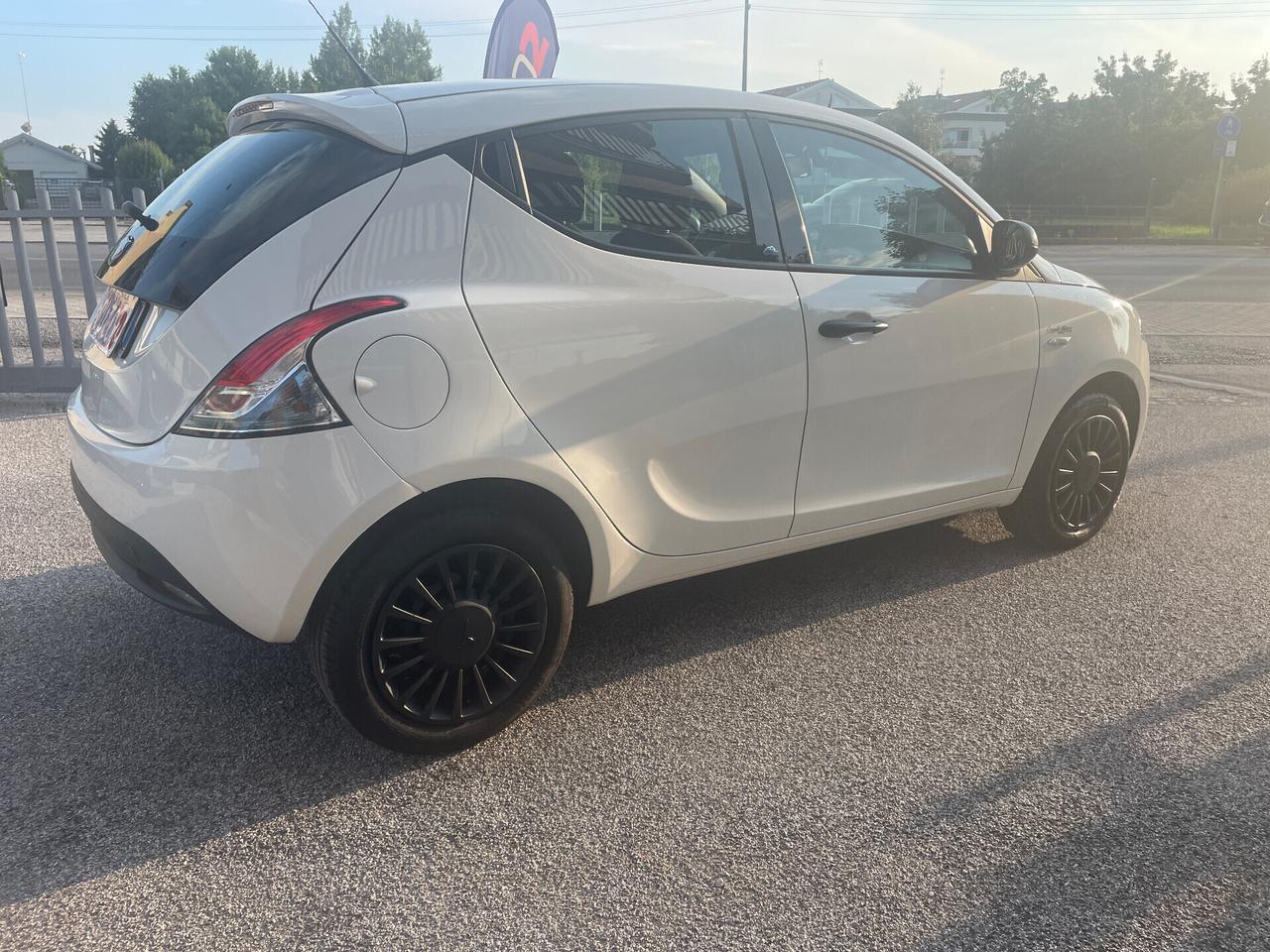 Lancia Ypsilon 1.2 69 CV 5 P. Elefantino X NEOPATENTATI
