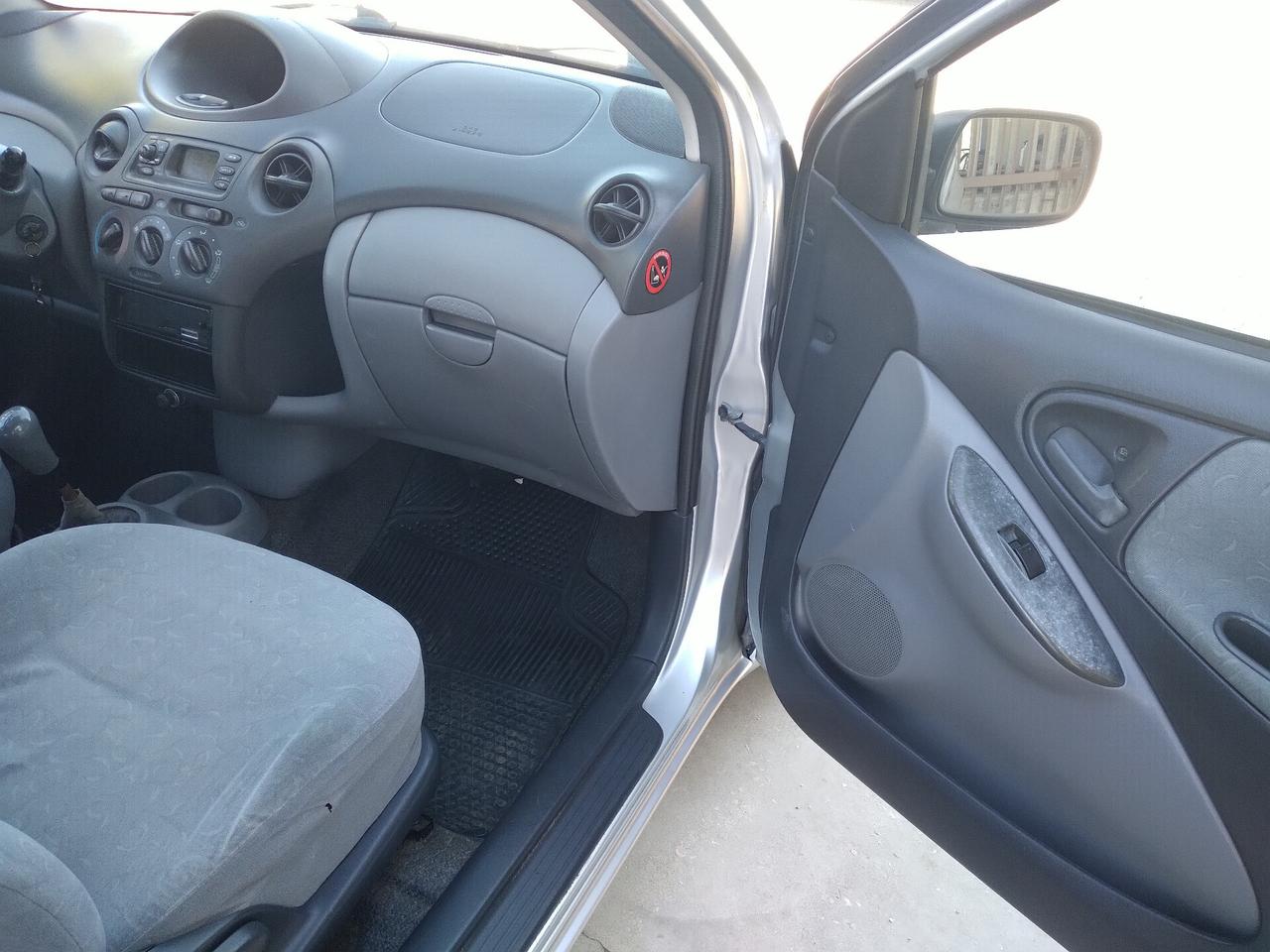 Toyota Yaris 1.0i 16V cat 3 porte Sol