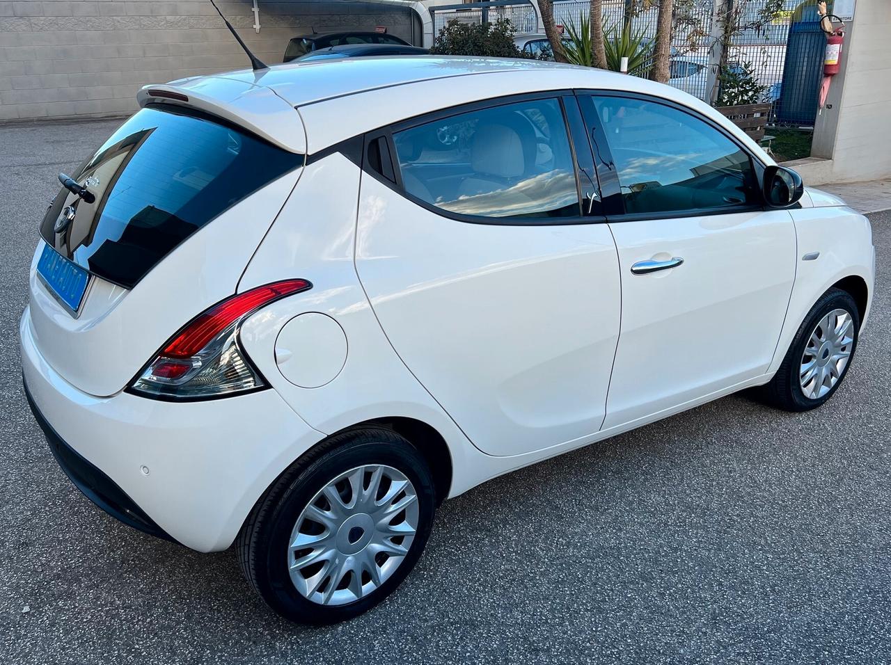 Lancia Ypsilon 1.3 mjt 95cv Silver S&S CLIMA/PDC PERFETTA!!